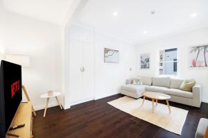 2 bedroom apartment in trendy Potts Point