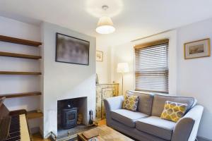 Melody Rowe One Bed Free Wi-Fi Garden Fireplace