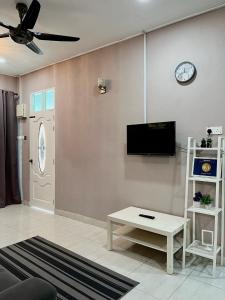 Aina Guest House