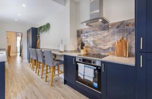 The Milton sleeps 8 close to York city centre pet friendly