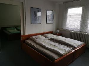 Quadruple Room with Shared Bathroom room in TWS Pension an der B1