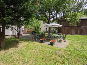 Urlaubsmagie - Ferienwohnung Talruhe - Garten mit Terrasse & Saisonaler Pool