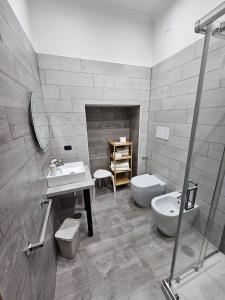 Triple Room with Bathroom room in B&B TERRONIA
