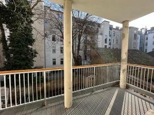 Cozy-5-Person apartment in Vienna 5