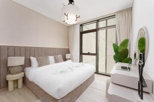 Luxe 1-Bedroom Elegance in Palace Residences