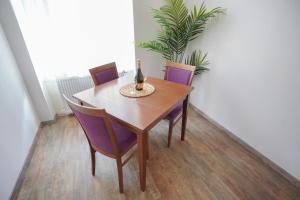 Elegant & Stylish Center Apartments!