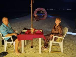 Kokaa Villaa Maaenboodhoo - The speedboat from Malé to the hotel departs at 1130 every Monday Thursday and Saturday and from the hotel to Malé at 0630 and five domestic flights are available every day