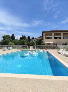 Studio 314 - LES SUITES DE ROBINSON - Résidence avec piscine en bord de Siagne, à Mandelieu-La-Napoule