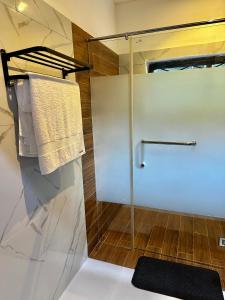 CozyHome 75”TV, 5mints from the Beach & City