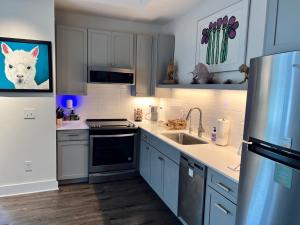 The Hive 202 King With Balcony