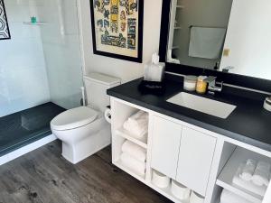 The Hive 202 King With Balcony