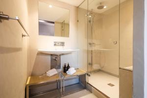 Maisons d'hotes Le Galinier, Lourmarin, an authentic Beaumier Guesthouse : Suite