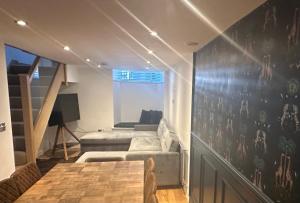 Luxury Retro 4 Bed Town House in heart of Alnwick