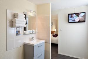 Hotels Kyriad Saint-Etienne Centre : Chambre Familiale