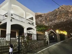 Villa-Skalia / Kalymnos House - Skaliá