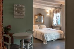 Rio Marin with floating gondolas view