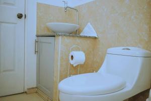 Moderna casa amueblada en residencial privada