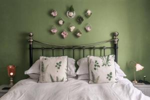 The Old Post Office - Truly unique, quirky house