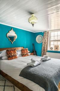 The Old Post Office - Unique house with games room & bar