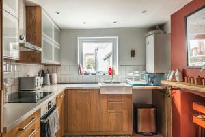 The Old Post Office - Unique house with games room & bar