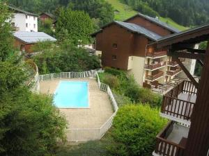 Appartement rénové cosy avec piscine, pour 4 personnes, proche des pistes et du village. - FR-1-342-180