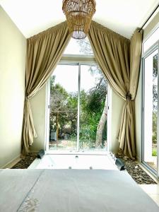 LAmina - Peaceful 1BR Retreat with Cold Jacuzzi