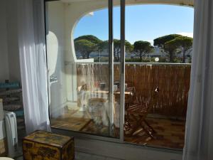 Studio Cabine lumineux, loggia & plancha à Port Camargue, 4 couchages, ménage inclus - FR-1-250-161