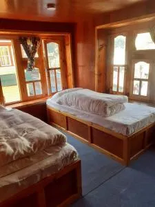 Tribeni Lodge Restaurant And Bar - Tumlingtar