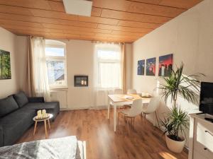 Urlaubsmagie - Ferienwohnung Rothirsch - Garten & Saisonaler Pool