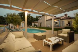 Luxury Villa in Istria - 9,000 sqm Private Estate with Pool & Sauna, 15 min to Sea, near Fazana, 3 Bedrooms