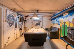 Adventure Holiday Hub: Gartenhäusl