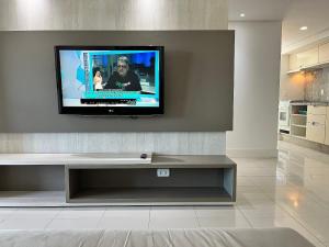 B102 - Apto 2 quartos p 6 pessoas com vista lateral do mar