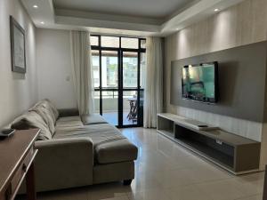 B102 - Apto 2 quartos p 6 pessoas com vista lateral do mar