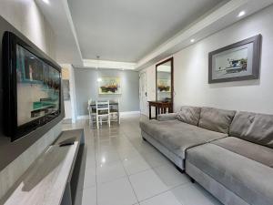 B102 - Apto 2 quartos p 6 pessoas com vista lateral do mar