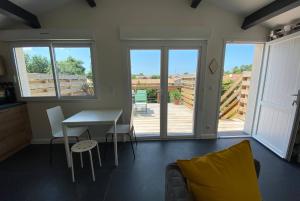 Appartements APPARTEMENT DES PIGNONS a LEGE BOURG : photos des chambres