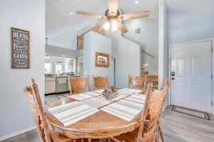 Updated Branson Condo with Lake Taneycomo Views!