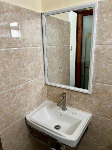 Self Contained Private Room with Gym