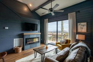 Chalet Amelia Lake View HotTub Fireplace Arcade