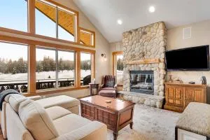 Cascadia Clouds Chalet - Snoqualmie Pass