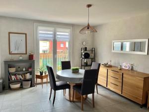 Maison 6 personnes avec parking privé (à 1km du circuit et à 270 mètres de l’arrêt tram T1-Jules Raimu)