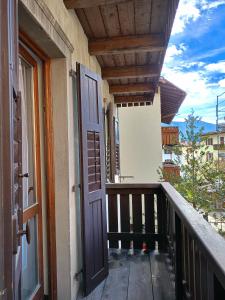 Cosy Apartment in Carisolo with City View.