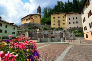 Cosy Apartment in Carisolo with City View.