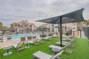 Pool-Hot Tub-Tennis Family Adventure King Bed