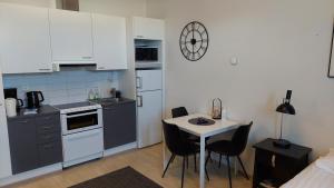 Top location city center studio with balcony and free parking Kotimaailma Apartments