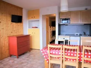 Studio cabine rénové, grand balcon, 6 couchages, 300m des pistes d'Auris en Oisans - FR-1-297-34 - Auris