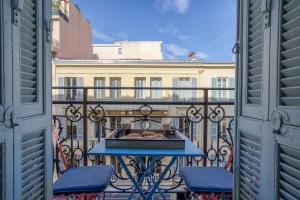 Sublime, modern, balconies, ac, refurbished