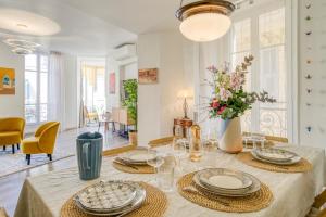 Sublime, modern, balconies, ac, refurbished