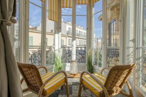 Sublime, modern, balconies, ac, refurbished