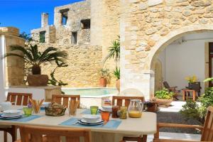 Historic Venetian Castle ideal for family events!