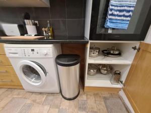 Split level luton town center flat